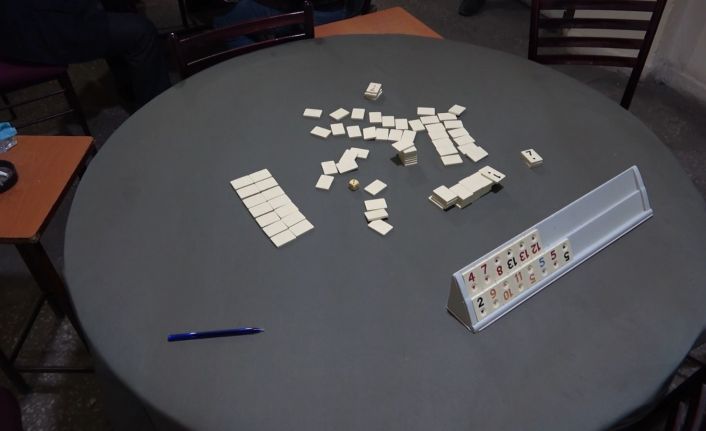 Kapalı olması gereken kıraathaneye kumar baskını: 18 kişiye 96 bin 300 lira ceza