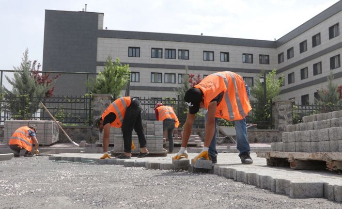 Karaköprü’de yeni yollar kilitli parkeyle döşeniyor