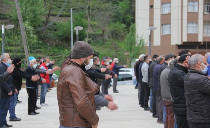 Karate Federasyonu Başkanı Esat Delihasan toprağa verildi