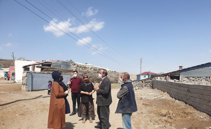 Kaymakam Çakas, köylerde incelemelerde bulundu