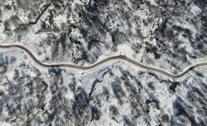 Kent merkezinde 18 derece sıcaklık, zirvede 90 santim kar