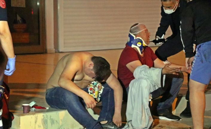 Kısıtlama saatinde kavga ettiler, hem dayak hem ceza yediler: 4 yaralı