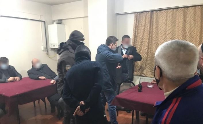 Kısıtlamada oyun oynadılar polisten kaçamadılar