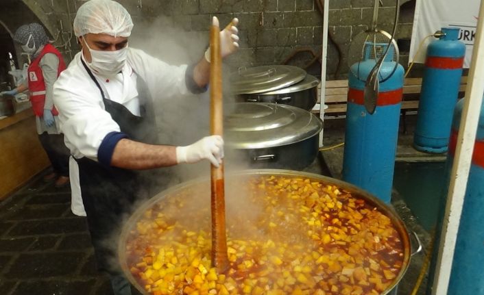 Kızılay Diyarbakır şubesi, 180 bin kişiye iftar yemeği ve kumanyası ikram edecek