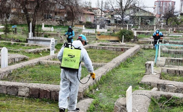 Kocasinan’daki mezarlıklarda hummalı çalışma