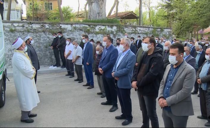 Korona virüse yenik düşen gazeteci Soner Toros son yolculuğuna uğurlandı