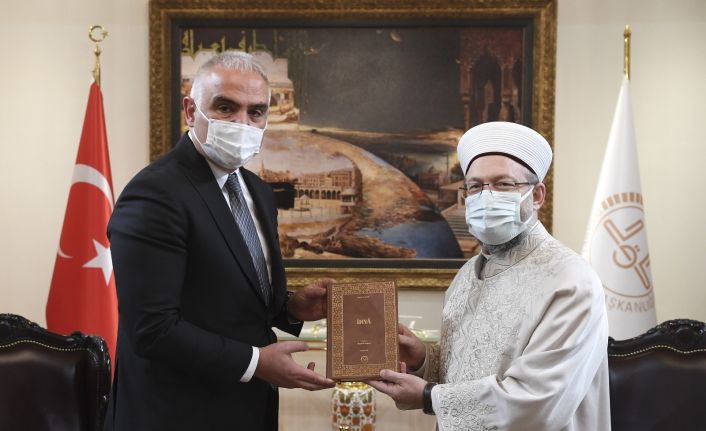 Kültür ve Turizm Bakanı Ersoy’dan Diyanet İşleri Başkanı Erbaş’a geçmiş olsun ziyareti