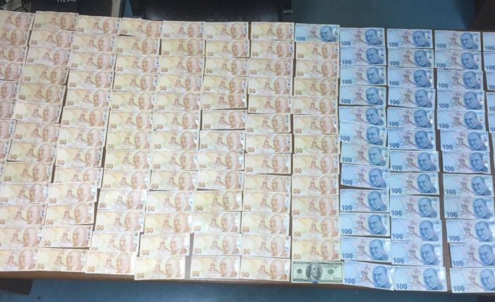 Kumar baskınında güldüren görüntü... Polisi görünce kaçacak yer aradılar