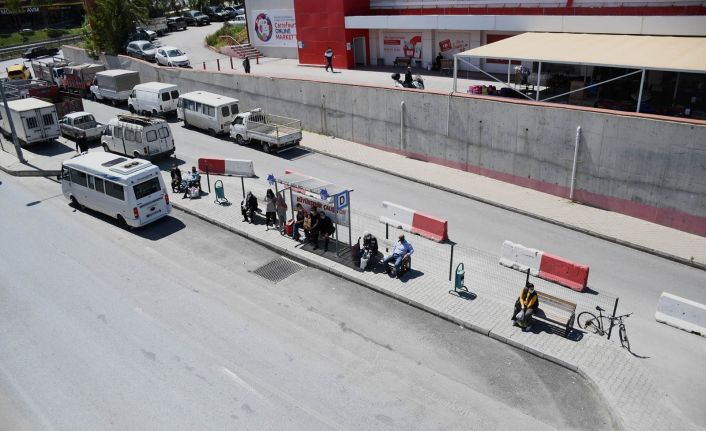 Kuşadası Kapalı Pazar Yeri’ne ulaşım güvenli hale getirildi