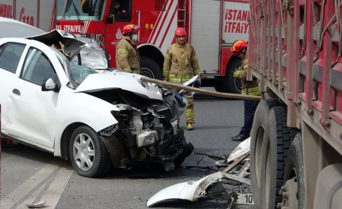 Kuzey Marmara otoyolunda otomobil kamyona arkadan çarptı: 1 ölü