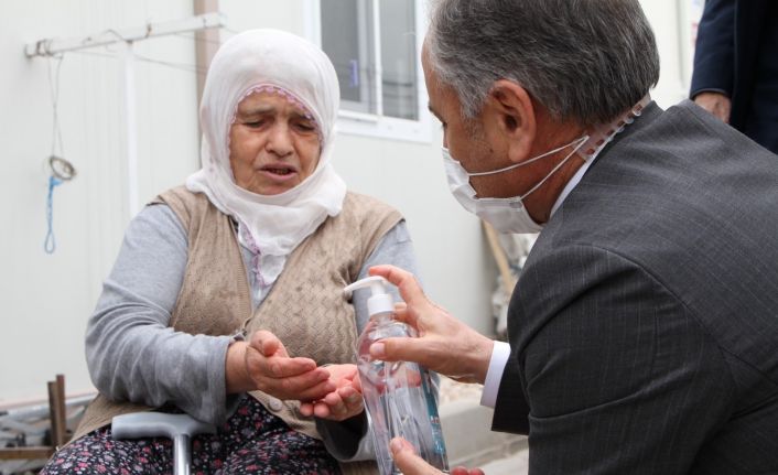 Liseliler üretti, 65 yaş üstüne ücretsiz dağıtıldı