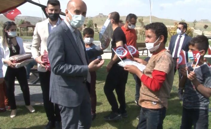 Mardin’de, Barış Pınarı harekat bölgesindeki çocuklar için 23 Nisan programı düzenlendi
