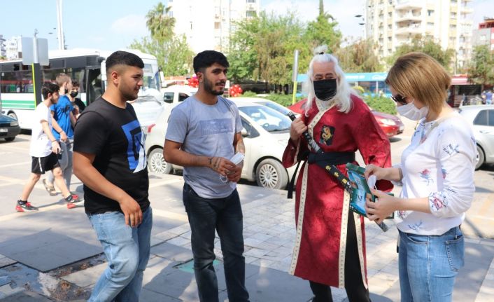 Maske uyarısı yapan samuraya pes dedirten cevap: "Ölümün başımızın üstünde yeri var"
