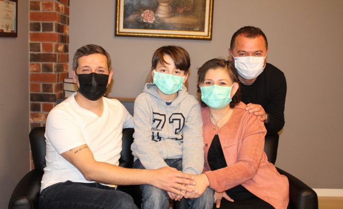 Meme kanserini yenen kadın sözleriyle ağlattı: "Eşim saçlarımı kazıdı, ben ağladım"