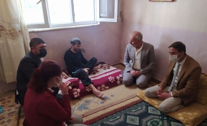 MHP Diyarbakır İl Başkanı Kayaalp, sağlık sorunları olan vatandaşla bir araya geldi