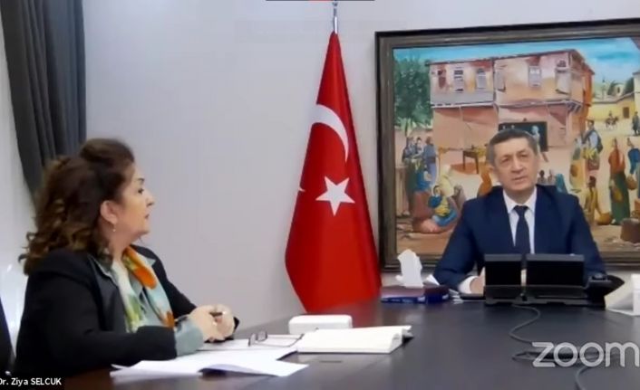 Milli Eğitim Bakanı Selçuk uzaktan eğitimde rol oynayan anne ve babalar ile görüştü