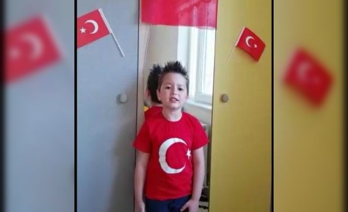 Minik Yağızhan 23 Nisan’ı İstiklal Marşı’nın 10 kıtasını ezbere okuyarak kutladı