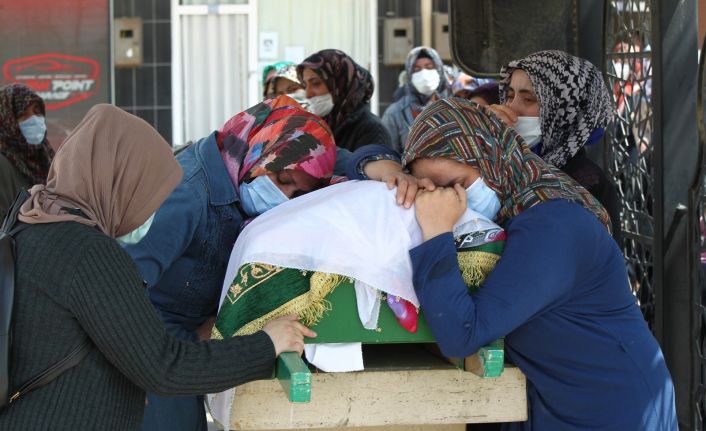 Motosiklet kazasında hayatını kaybeden anneanne ve torunu son yolculuğuna uğurlandı