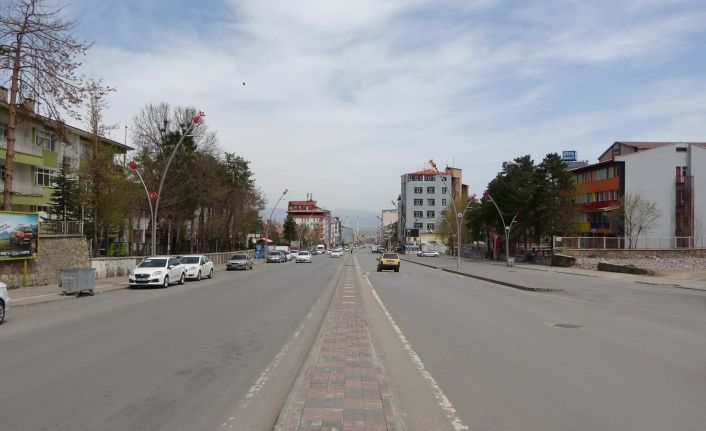 Muş’ta cadde ve sokaklar boş kaldı