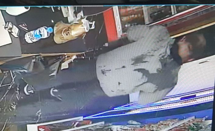 Oğlunun çalışanlarına kabus olan baba, son işçinin kafasında alkol şişesi kırdı