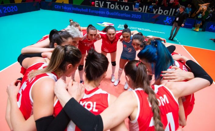 Olimpiyat, VNL ve Avrupa Şampiyonası’na katılacak Filenin Sultanları’nın geniş kadrosu açıklandı