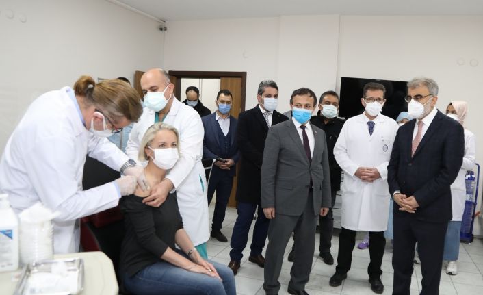 Önceki Dönem Enerji ve Tabii Kaynaklar Bakanı Taner Yıldız, ERÜ’de İKUM’u Ziyaret Etti