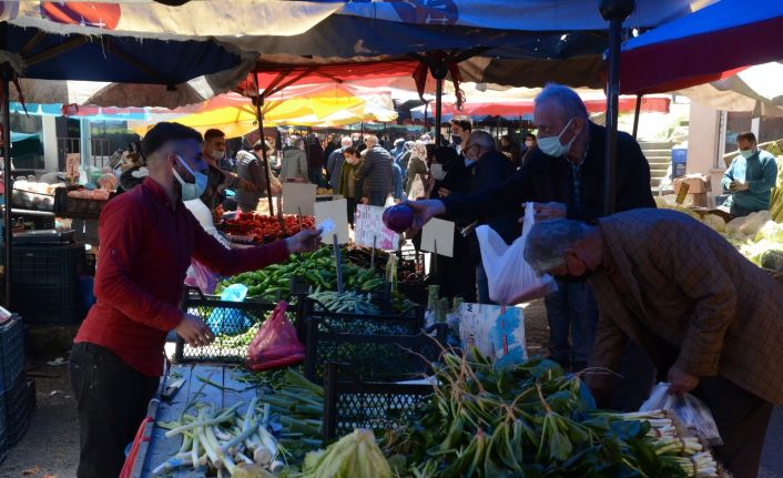 Ordu’da kısıtlama öncesi semt pazarlarında yoğunluk