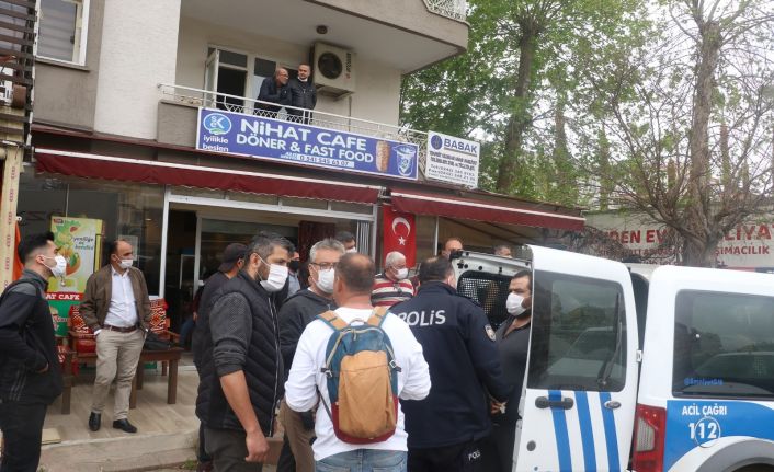 Otomobil ile bisikletin çarpıştığı kaza sonrası çıkan kavgayı polis güçlükle ayırdı
