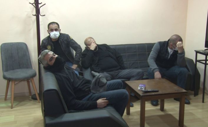 (ÖZEL) Ataşehir’de kısıtlamayı delerek kumar oynayan şahıslardan pes dedirten savunma: "Canımız sıkıldı, moralimiz bozuk"