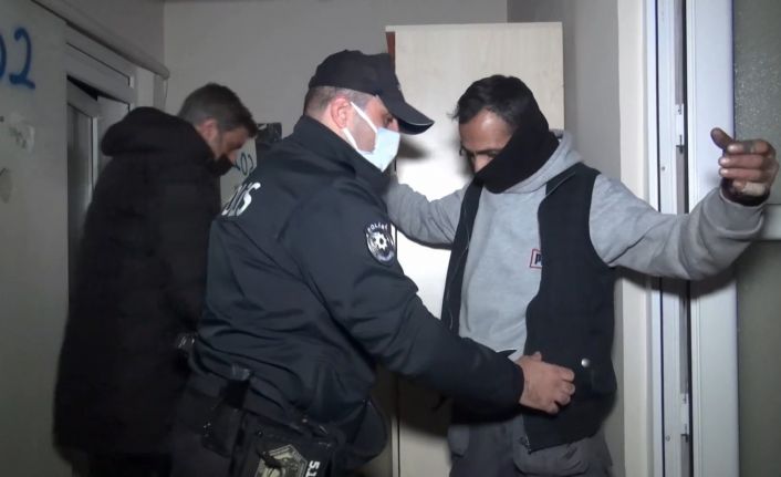 (Özel) Bursa’da atıl durumdaki kız yurduna giren şahıstan bıçak ve uyuşturucu madde çıktı