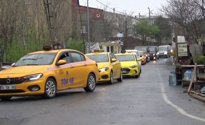 (Özel) Hayatını kaybeden taksi şoförü 40 araçlık konvoy ile son yolculuğuna uğurlandı