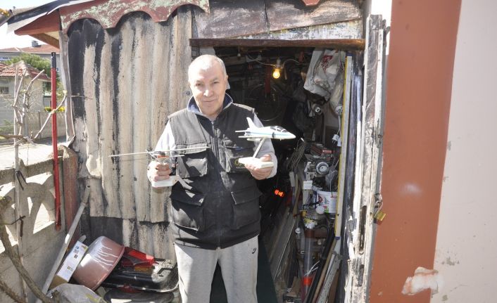 (Özel) Her şey torununun uçak istemesiyle başladı, şimdi çöpleri sanata dönüştürüyor