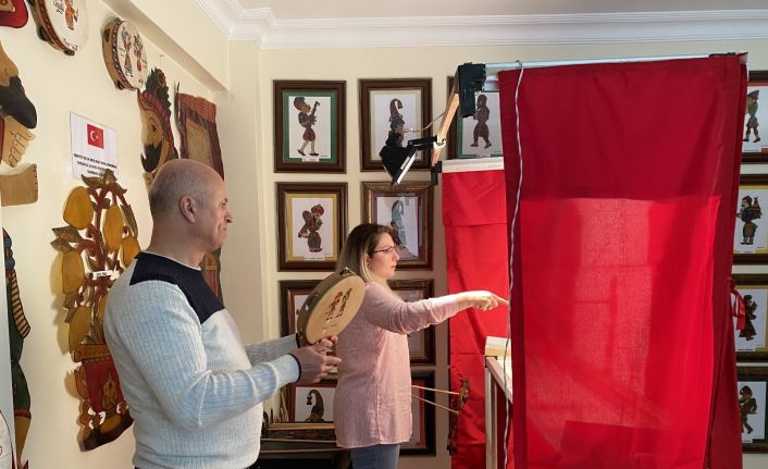 (ÖZEL) Karagöz - Hacivat çekişmesi, bu Ramazan pandemi nedeniyle sosyal medyaya taşındı