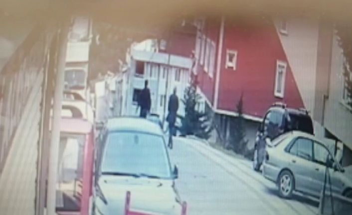 (Özel)- Kocaeli ’den takibe aldıkları elektronik eşya dolu kamyoneti Sancaktepe’de dakikalar içinde soydular