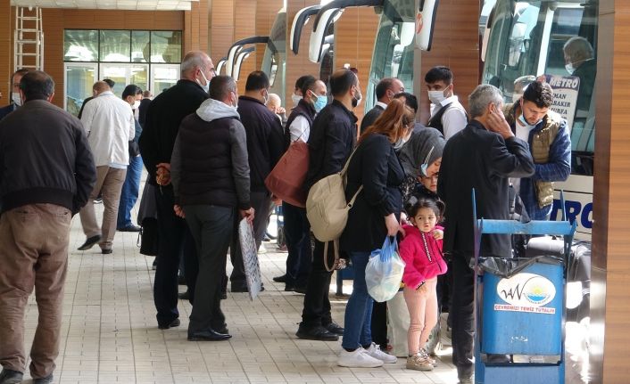 (Özel) Van’da otogarda tam kapanma yoğunluğu