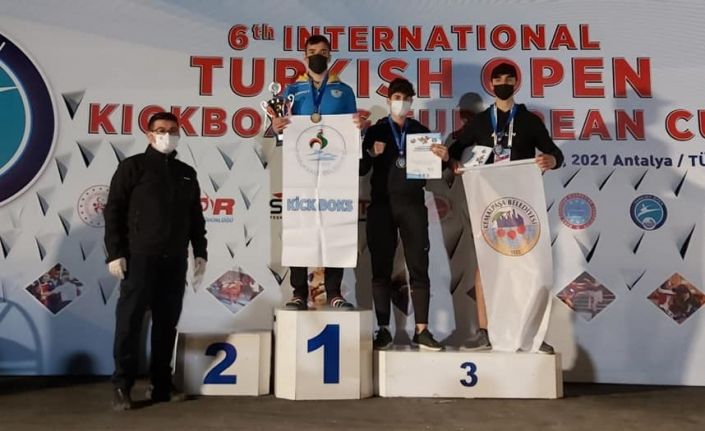 Pamukkale Belediyesporlu kick bokscular 1 altın ve 2 bronz madalya kazandı