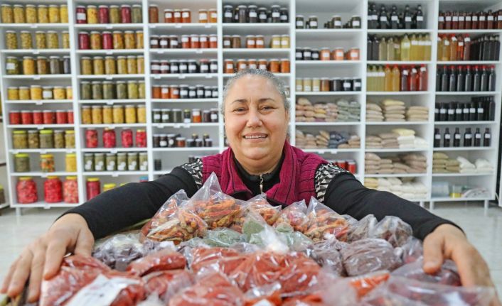 Pazarda tezgah açarak başladı, şimdi iş yeri sahibi oldu