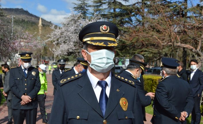 Polis de sağlıkçılar gibi koronavirüsle mücadelede etkin görev yapıyor