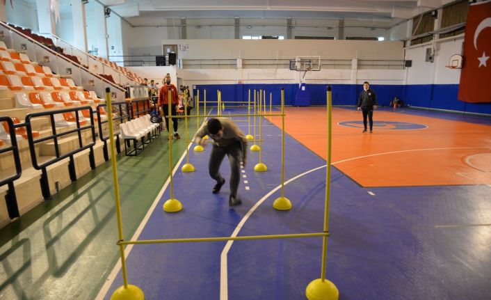 Polis olmak için haftanın 4 günü canla başla antrenman yapıyorlar