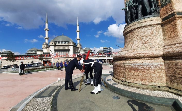 Polis Teşkilatının 176’ncı kuruluş yıl dönümünde Taksim Cumhuriyet Anıtı’na çelenk bırakıldı