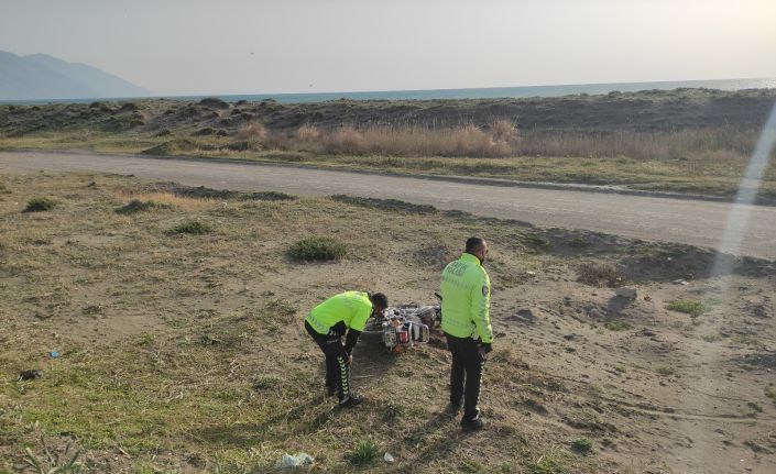 Polisin ’dur’ ihtarına uymadı motosikleti bırakıp kaçtı