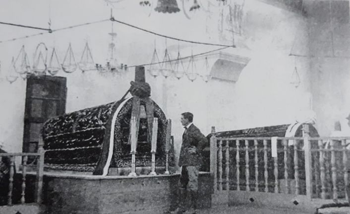 Prens Pihilip’in babası bundan 100 yıl önce Afyon’daki türbeye çizmeleriyle girmiş