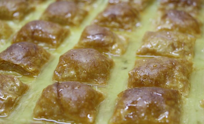 Ramazan ayının vazgeçilmezi, börek görünümlü tatlı: Laz Böreği