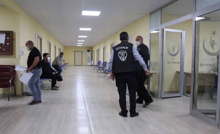 Ramazanda iftardan sonra gece saat 24.00’a Covid-19 aşıları yaptırabiliyor