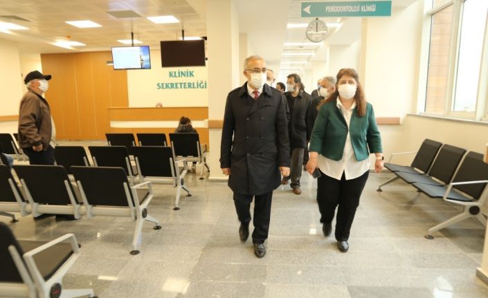 RTEÜ Diş Hekimliği Fakültesi aynı anda 175 kişinin diş tedavisi olabileceği yeni binasına taşındı