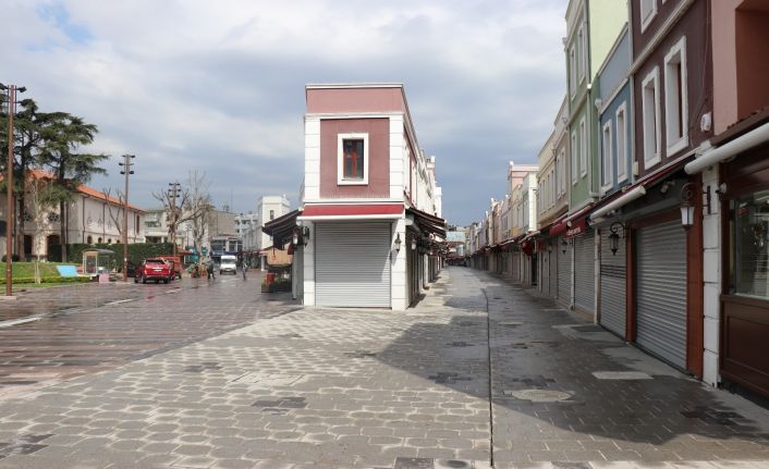 Sakarya’da cadde ve sokaklar yaklaşık 1 ay sonra yeniden boş kaldı