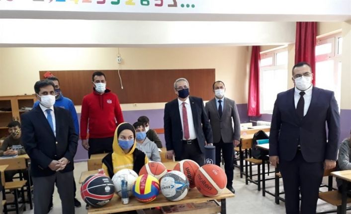 Salihli’de “Paylaşacak bir kitabım var” projesi