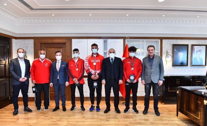 Şampiyon sporculardan Başkan Zorluoğlu’na ziyaret