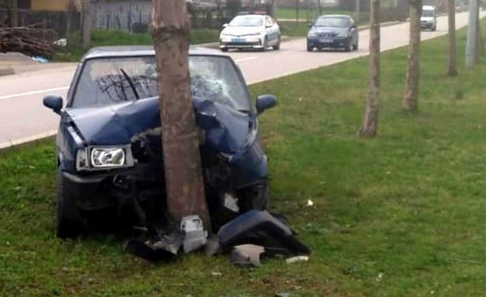 Samsun’da otomobil ağaca çarptı: 1 yaralı