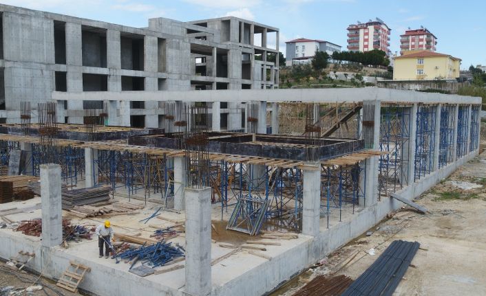 Serik Kültür Merkezi bünyesindeki düğün salonu inşaatı sürüyor